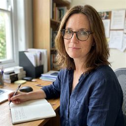 Fiona R. — Bath, England